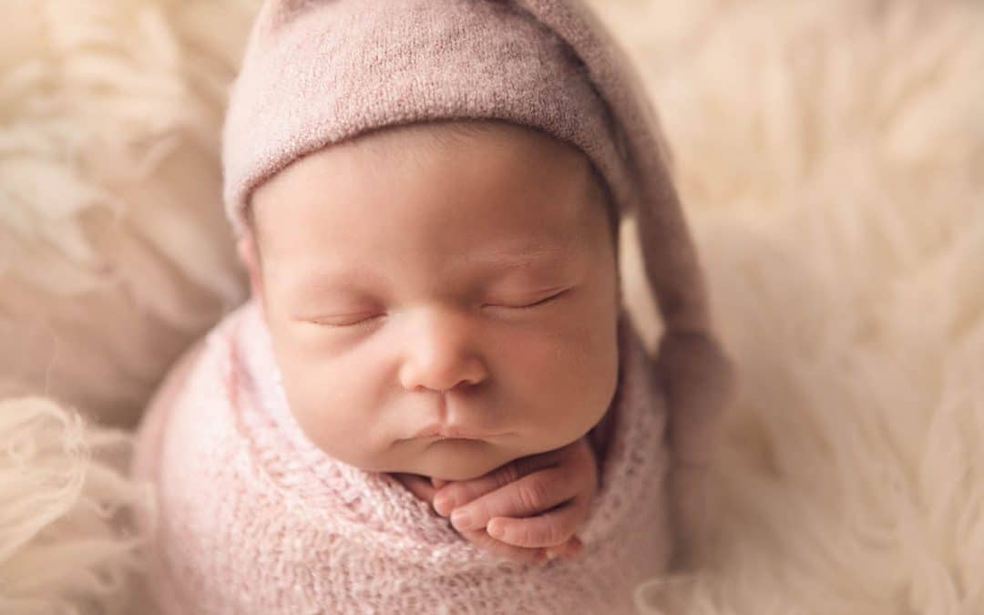 4 ESSENTIAL QUESTIONS TO ASK YOUR NEWBORN PHOTOGRAPHER